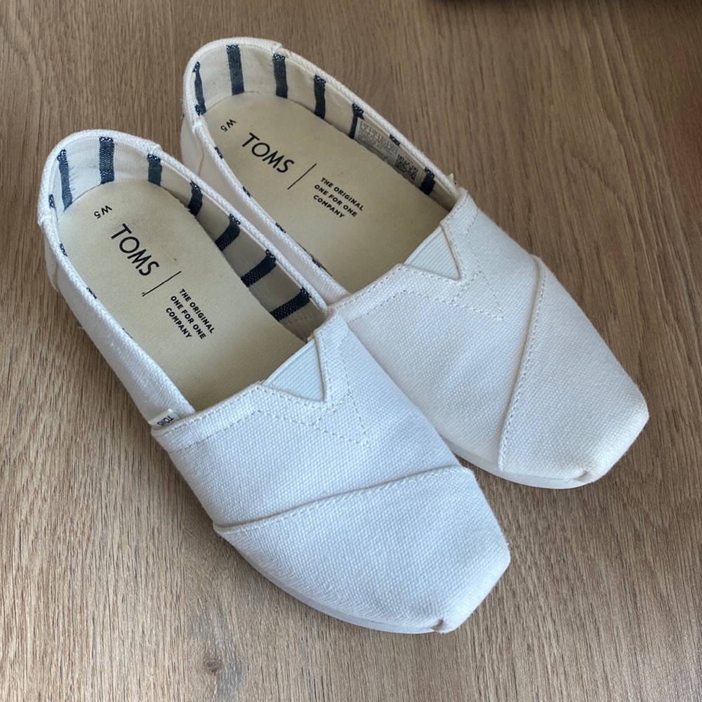 Tom’s shoes